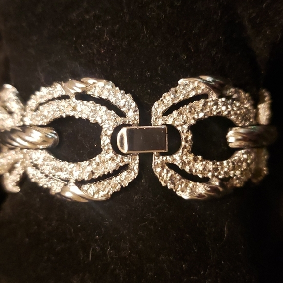 Vintage Crown Trifari Bracelet. Silver tone - Picture 2 of 7